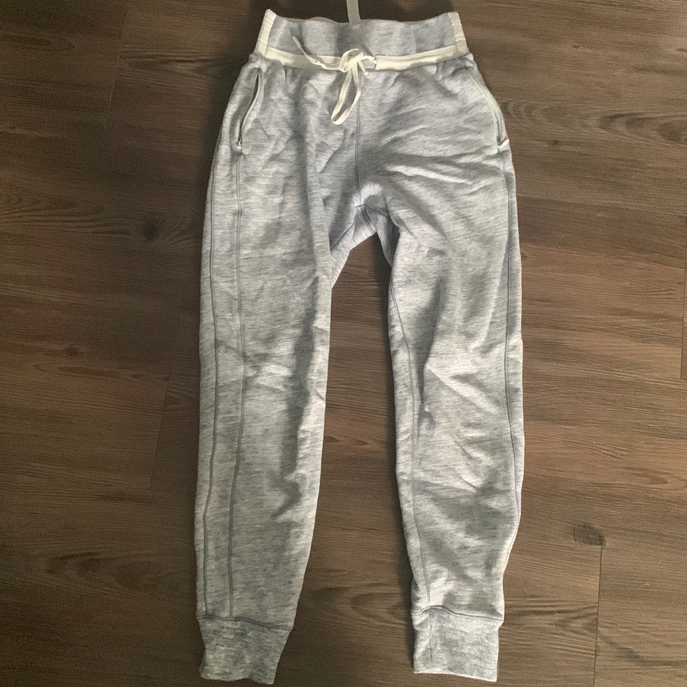 Size 2 lululemon discontinued high waisted joggers